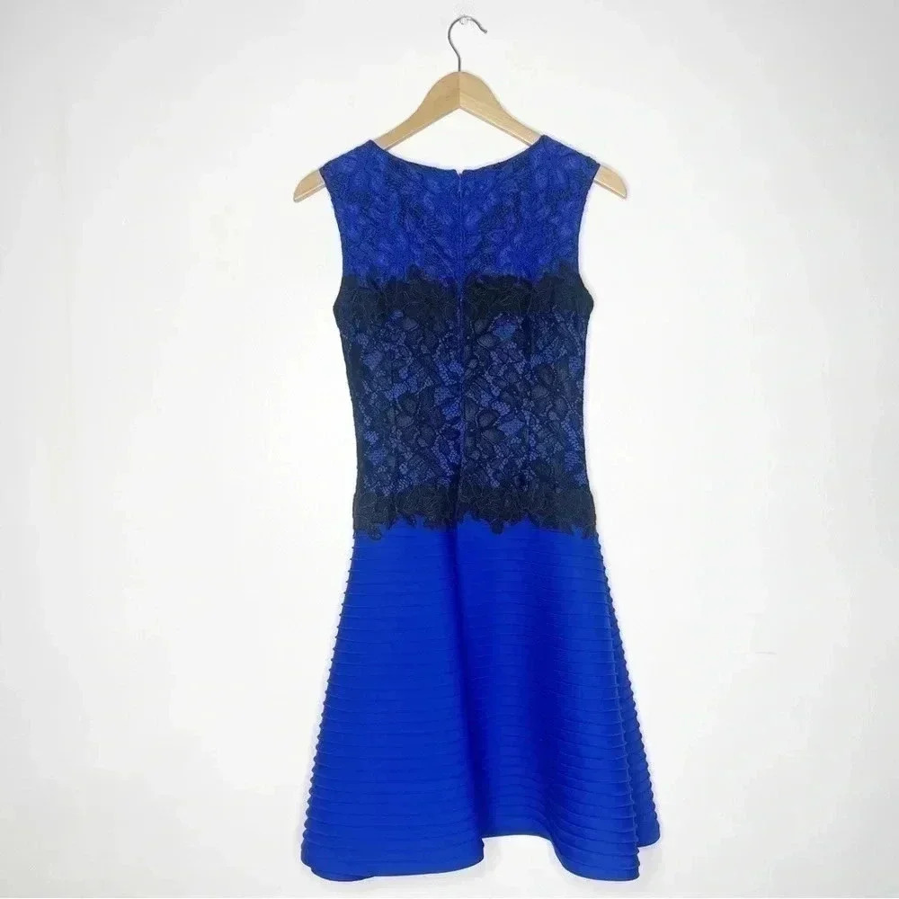 Tadashi Shoji PINTUCK NEOPRENE A-LINE DRESS WITH LACE DETAIL Size 4 - Picture 2 of 6
